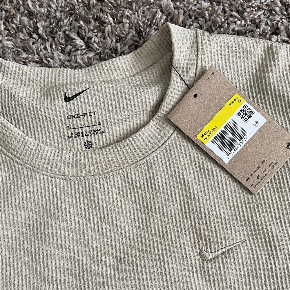 Nike Men's Beige Short Sleeve Tee - Picture 2 of 2